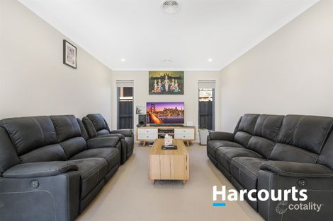 Property photo of 3 Dartnell Street Cranbourne East VIC 3977