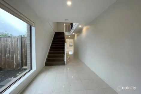 Property photo of 10 Dalziell Crescent Cranbourne North VIC 3977