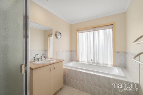 Property photo of 3 Riversdale Drive Werribee VIC 3030