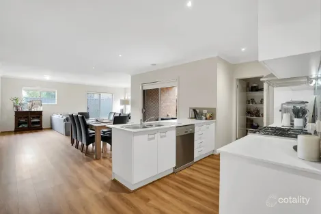Property photo of 28 Miniata Way Manor Lakes VIC 3024