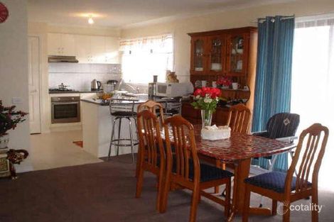 Property photo of 2 Nandaly Place Cranbourne West VIC 3977