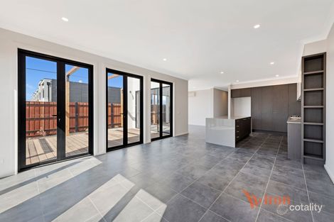 Property photo of 11 Fawkner Walk Clyde North VIC 3978