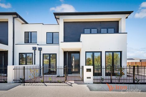 Property photo of 11 Fawkner Walk Clyde North VIC 3978