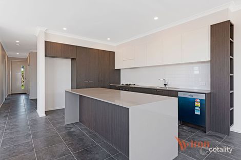 Property photo of 11 Fawkner Walk Clyde North VIC 3978