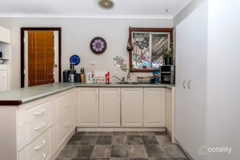 Property photo of 15 Adelina Court Camillo WA 6111