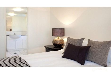 Property photo of 423/36 Macdonald Street Kangaroo Point QLD 4169
