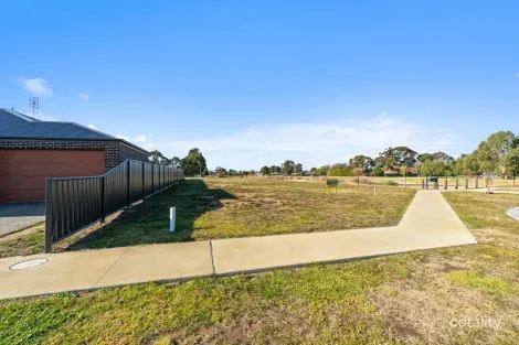 Property photo of 9 French Close Maffra VIC 3860