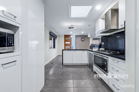 Property photo of 9 Sydney Parkinson Avenue Endeavour Hills VIC 3802