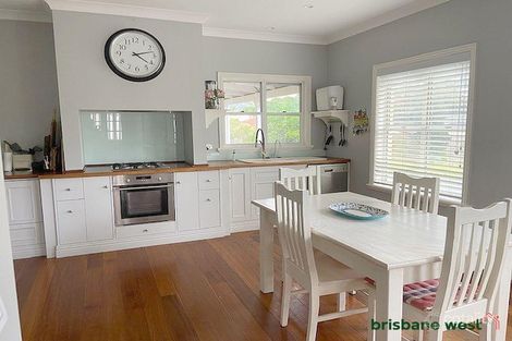 Property photo of 10 Harvey Close Brookfield QLD 4069