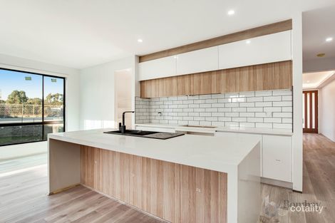 Property photo of 15 Onoway Approach Mickleham VIC 3064