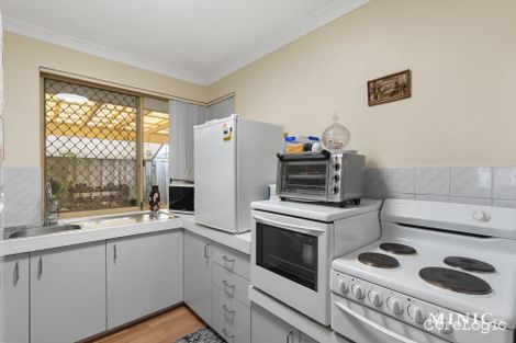 Property photo of 2/24 Southdown Place Thornlie WA 6108