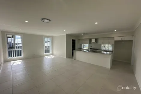 Property photo of 8 Agnes Place Thirlmere NSW 2572