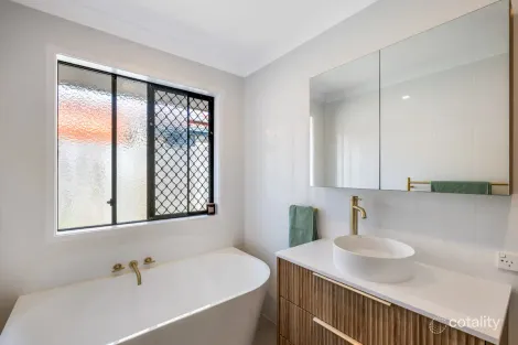 Property photo of 1 Tiverton Place Landsborough QLD 4550