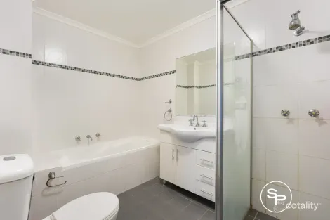 Property photo of 17/8-10 Browne Parade Warwick Farm NSW 2170