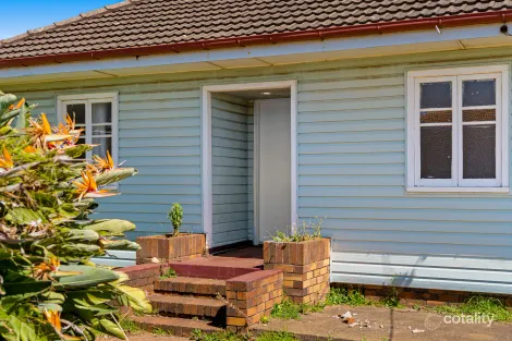 31 Priest St, Rockville, QLD 4350