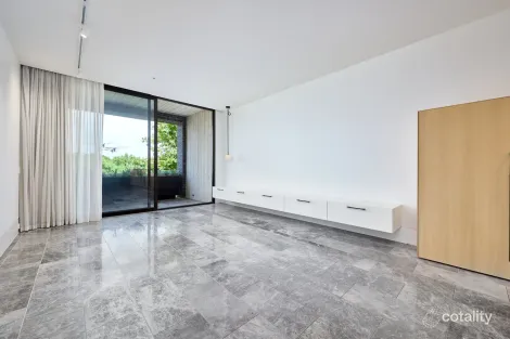 Property photo of 2/2 Pine Avenue Elwood VIC 3184