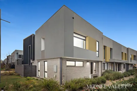 Property photo of 8 Patria Walk Avondale Heights VIC 3034