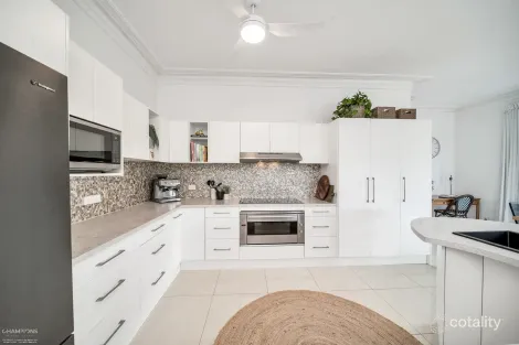 Property photo of 18 Dowsett Close Yorkeys Knob QLD 4878