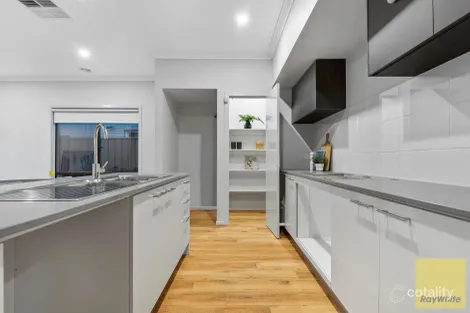 Property photo of 10 Alutu Road Truganina VIC 3029