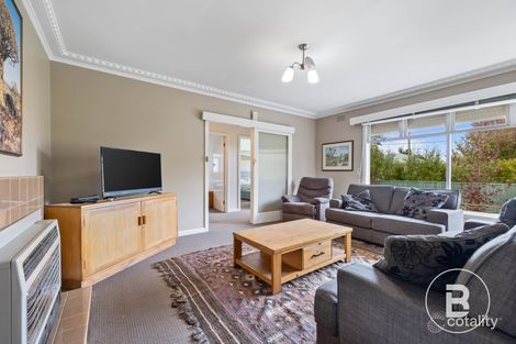 Property photo of 16 Orama Avenue Wendouree VIC 3355