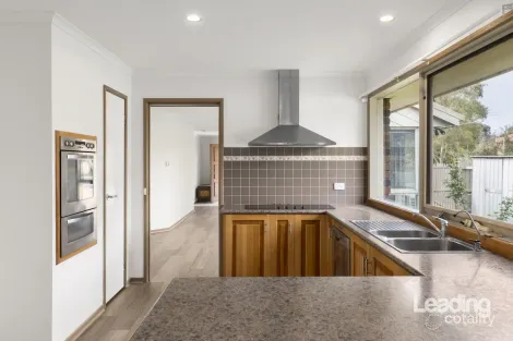 Property photo of 17 Westward Ho Drive Sunbury VIC 3429