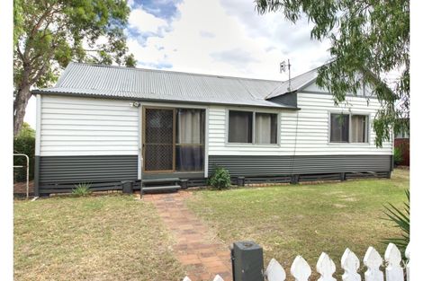 35 Donely St, Oakey, QLD 4401