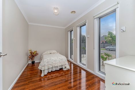 Property photo of 6 Avon Grove Craigieburn VIC 3064