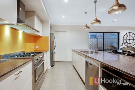Property photo of 26 Fenway Boulevard Clyde North VIC 3978