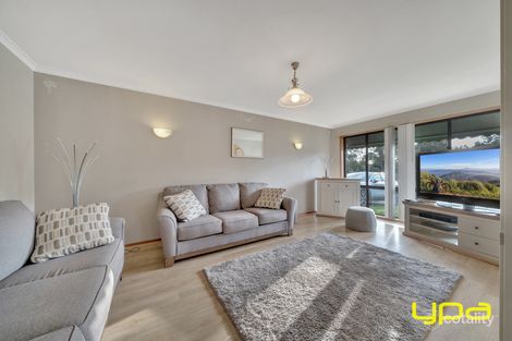 Property photo of 2/2 Blaxland Avenue Cranbourne North VIC 3977