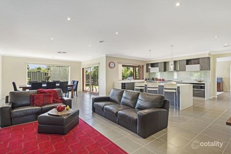 Property photo of 8 Bloomfield Road Gisborne VIC 3437