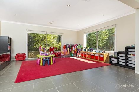 Property photo of 8 Bloomfield Road Gisborne VIC 3437