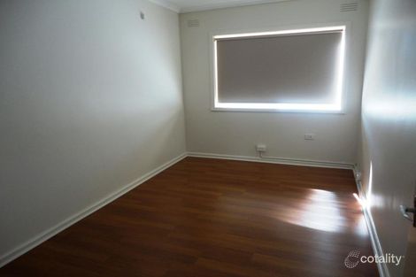 33 Mcfadzean Ave, Reservoir, VIC 3073