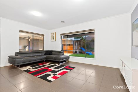 Property photo of 19 Strachan Rise Mernda VIC 3754