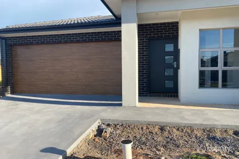 13 Restful Way, Rockbank, VIC 3335