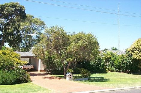 4 Carpenter Tce, Australind, WA 6233