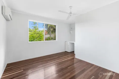 Property photo of 9 Berrigan Court Kin Kora QLD 4680