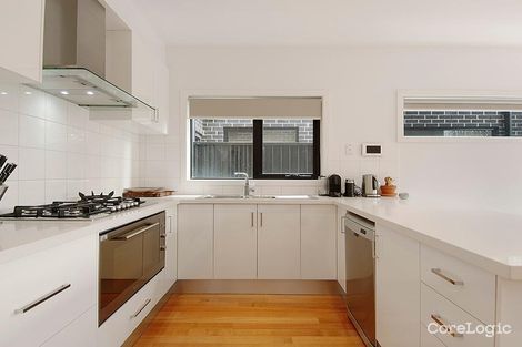 Property photo of 4/5-6 Chelsworth Place Caroline Springs VIC 3023