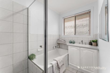 Property photo of 1 Fowler Court Mill Park VIC 3082