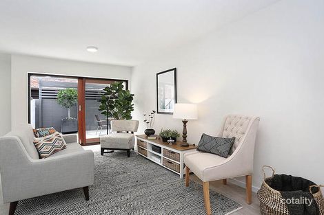 Property photo of 2/32 London Road Clayfield QLD 4011