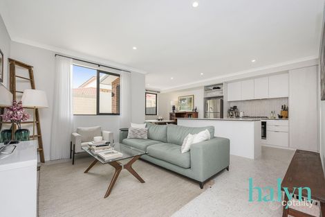 Property photo of 31 Penzance Circuit Glendalough WA 6016