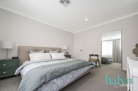 Property photo of 31 Penzance Circuit Glendalough WA 6016