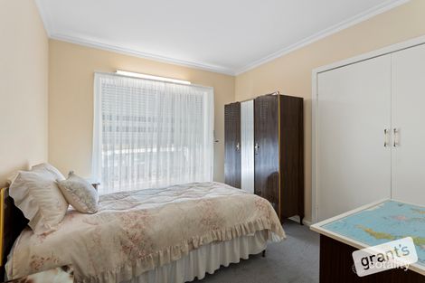 Property photo of 6 Strawbent Rise Narre Warren VIC 3805