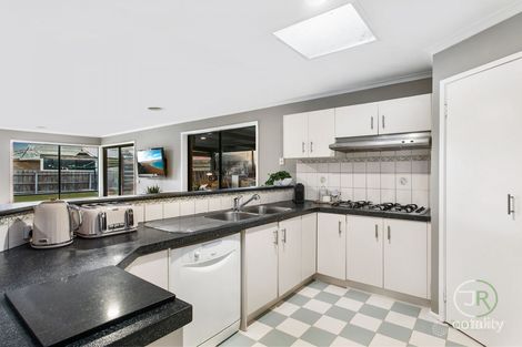 Property photo of 4 Comte Close Cranbourne West VIC 3977
