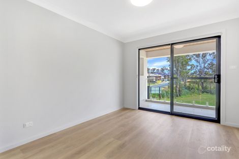 2/1 Hedgewood Dr, Box Hill, NSW 2765