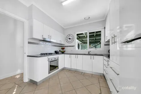 Property photo of 8 Hamlyn Avenue Hamlyn Heights VIC 3215