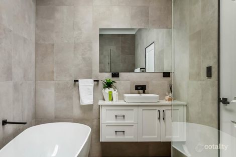 Property photo of 157B Shearwater Drive Lake Heights NSW 2502