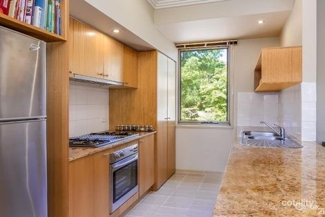 Property photo of 5 Lakeview Court Glen Waverley VIC 3150