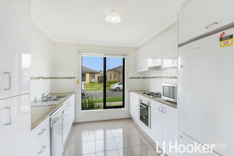 Property photo of 1 Nikolai Place Clyde North VIC 3978