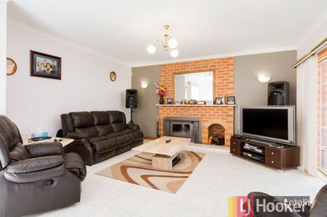Property photo of 16 Barnsley Drive Endeavour Hills VIC 3802