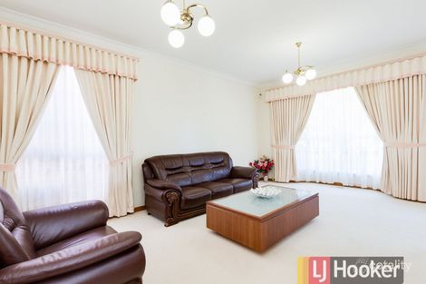 Property photo of 16 Barnsley Drive Endeavour Hills VIC 3802